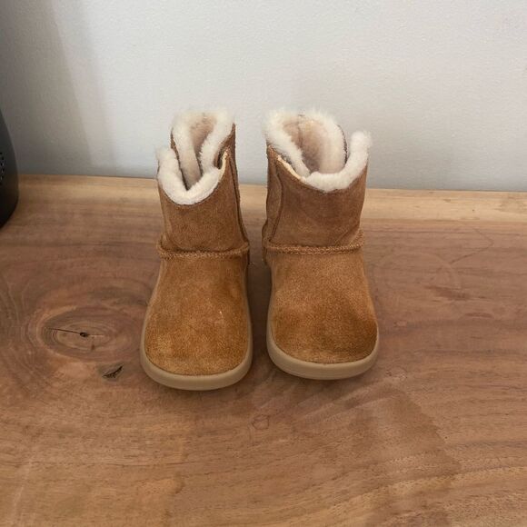 UGG Boots Kids Keelan Boot Chestnut size 2/3 - Picture 6 of 9